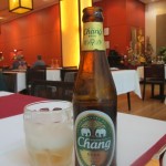 Changというバレンシアでは余り見かけないタイのビール。グラスも冷やしてありました。