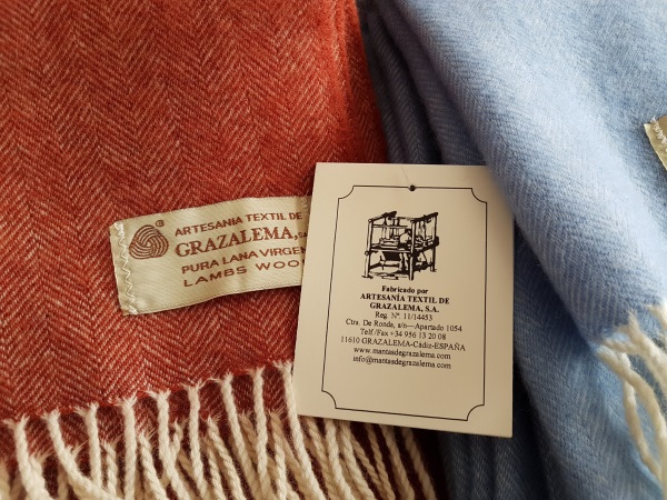 「Artesanía textil de Grazalema」のピュアウールマフラー