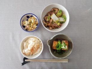豚肉と白菜の中華風炒め、揚げ出し豆腐、ポテトサラダ。