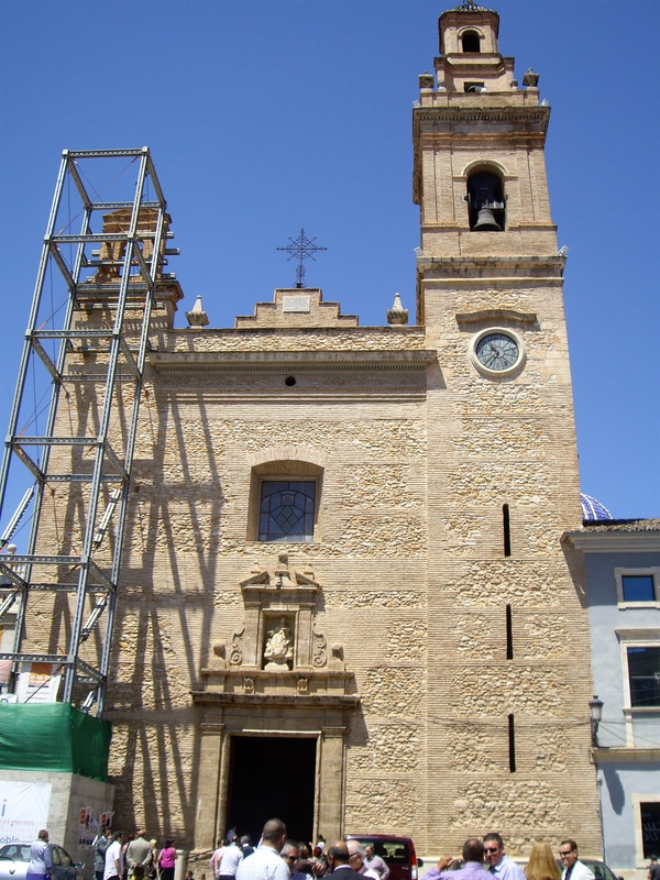18世紀に建てられた町の教会。