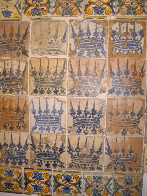 ボルジア家の紋章。当時の貴重なタイルが保存されています。