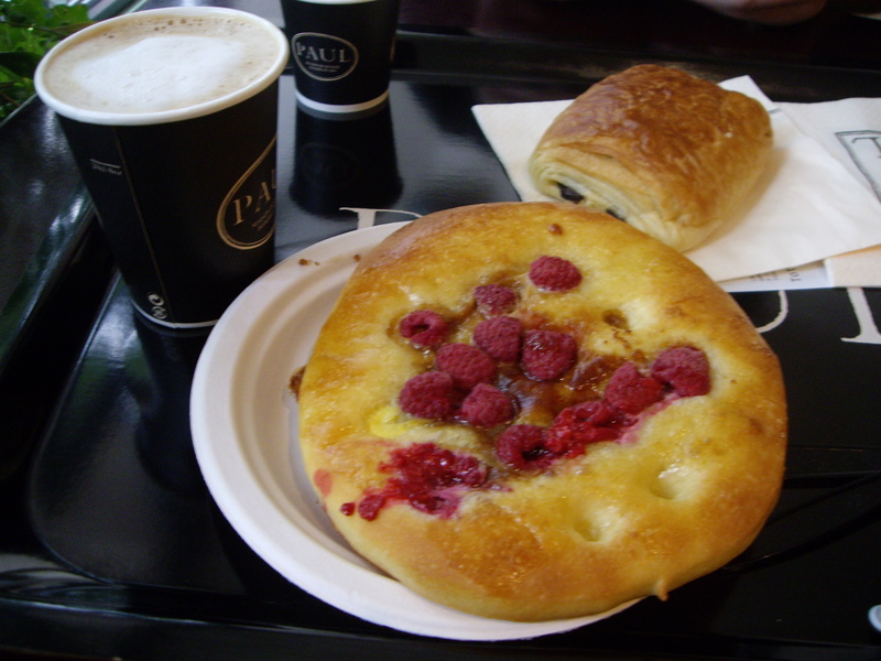 日本にもスペインにもある、でもバレンシアにはないPAULで朝ご飯。