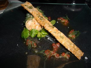 一番気に入った海老とフォアグラの前菜。イクラものってました。
