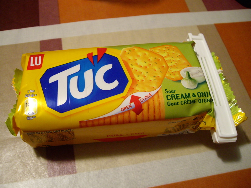Tucのサワークリーム＆オニオン味。