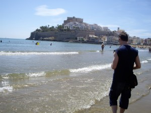 お城の向こう側が、わたしたちのホテルのあった小さいビーチ。