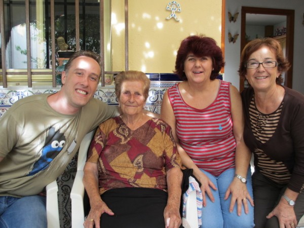 左からパートナー君、コンチャおばさん、マリア・ルイサ、お義母さん。