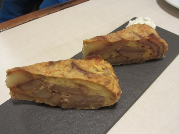 甥っ子ちゃん大好物のスペイン風オムレツ。じゃがいものオムレツでまさに国民食です。