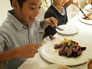 肉食ではない甥っ子も、大きなステーキに大喜び。