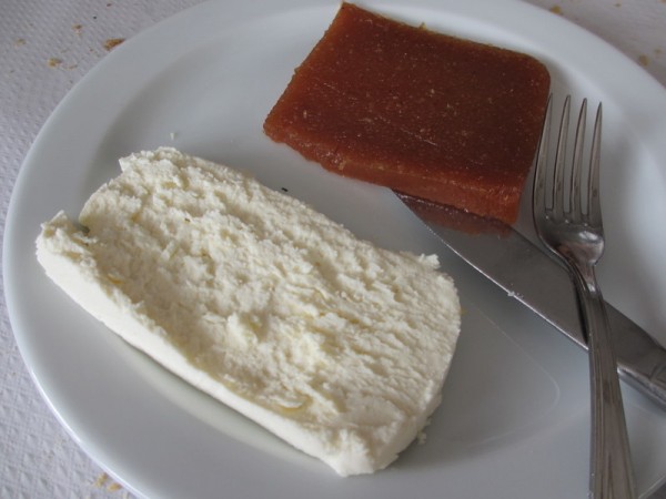 Membrillo（メンブリージョ）とチーズ