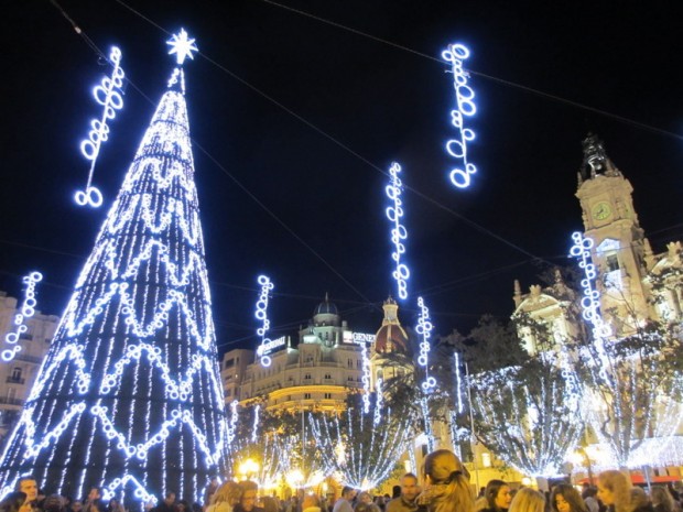 バレンシアの市庁舎広場のクリスマスイルミネーション。