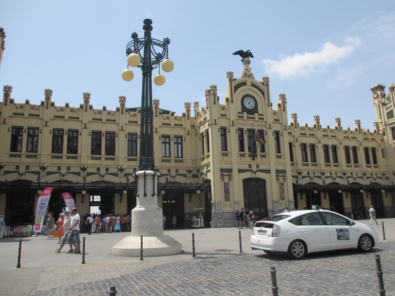バレンシア北駅。町の中心部にあります。