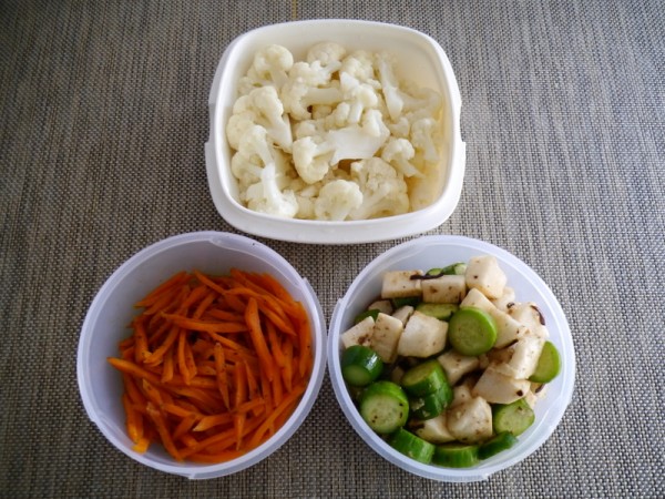 常備菜：長芋ときゅうりの麺つゆあえ、カリフラワーのマリネ、ニンジンのきんぴら。