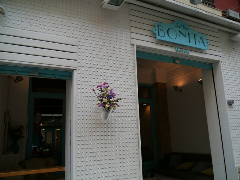 ルサファのかわいいカフェ「La Más Bonita」