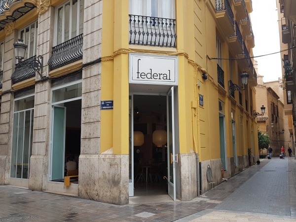 「Federal Café Valencia」の外観。前に何があったか覚えておりません！