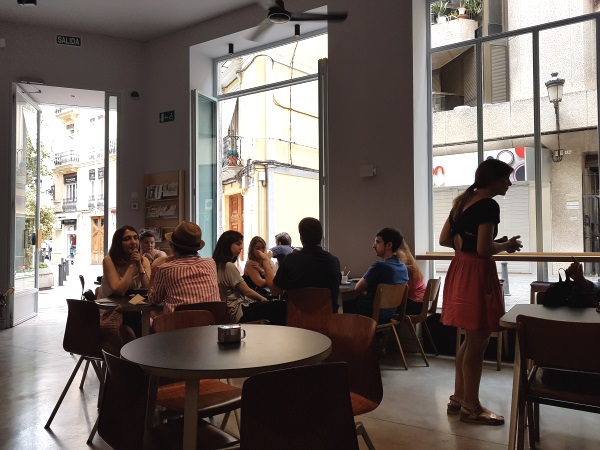 「Federal Café Valencia」店内の様子。
