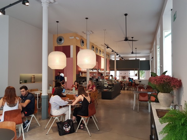 「Federal Café Valencia」店内の様子。