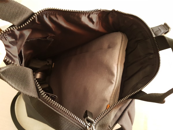COSのメンズバッグパック。ナイロン製です。
