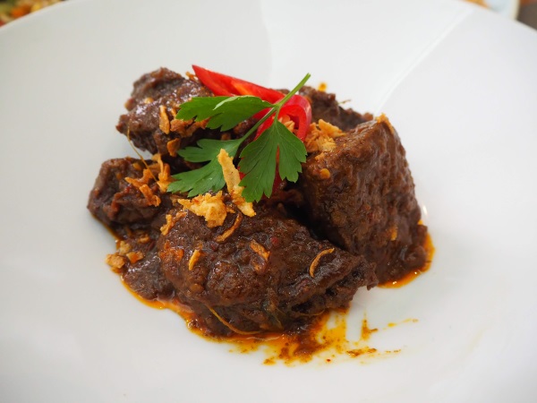 「Sabor Nusantara」牛肉を甘辛く煮たもの。