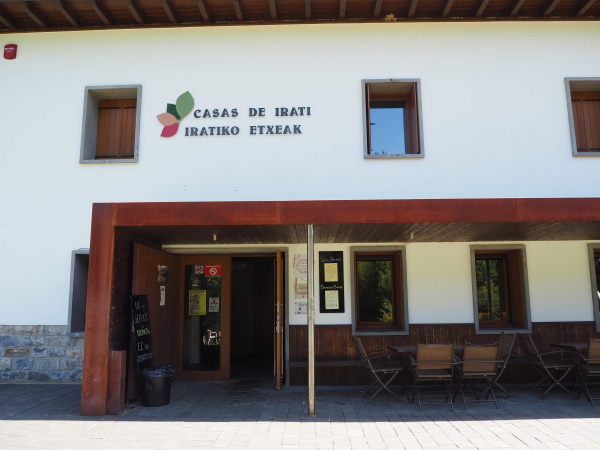 イラティの森のパーキングに隣接するレストラン「Casas de Irati」