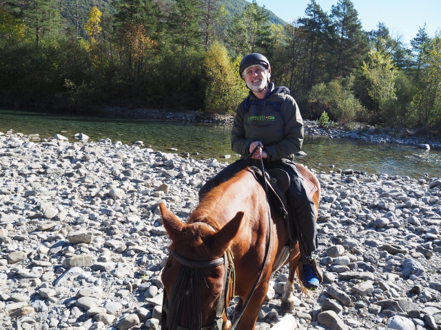Caballo Sarviséの乗馬散策ツアーのメインイベント？川を渡ります。