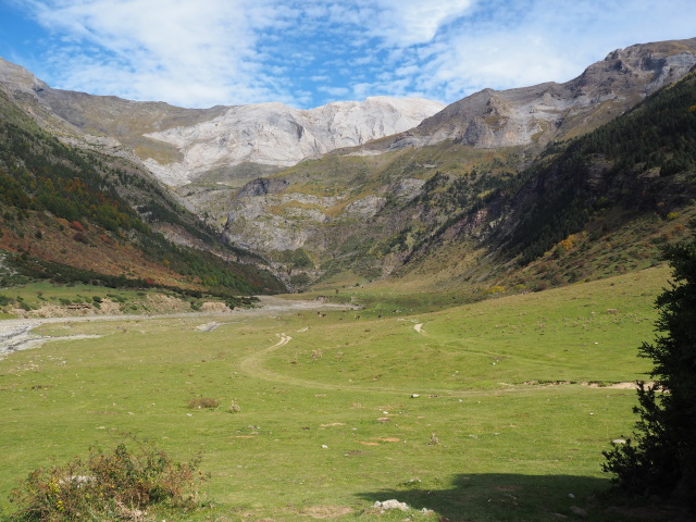 ピネタ渓谷（Valle de Pineta）へのトレッキングルート