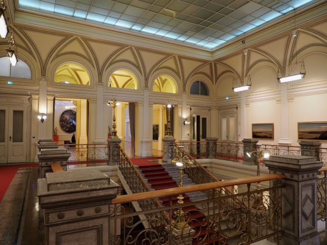 国立美術館の豪華な階段